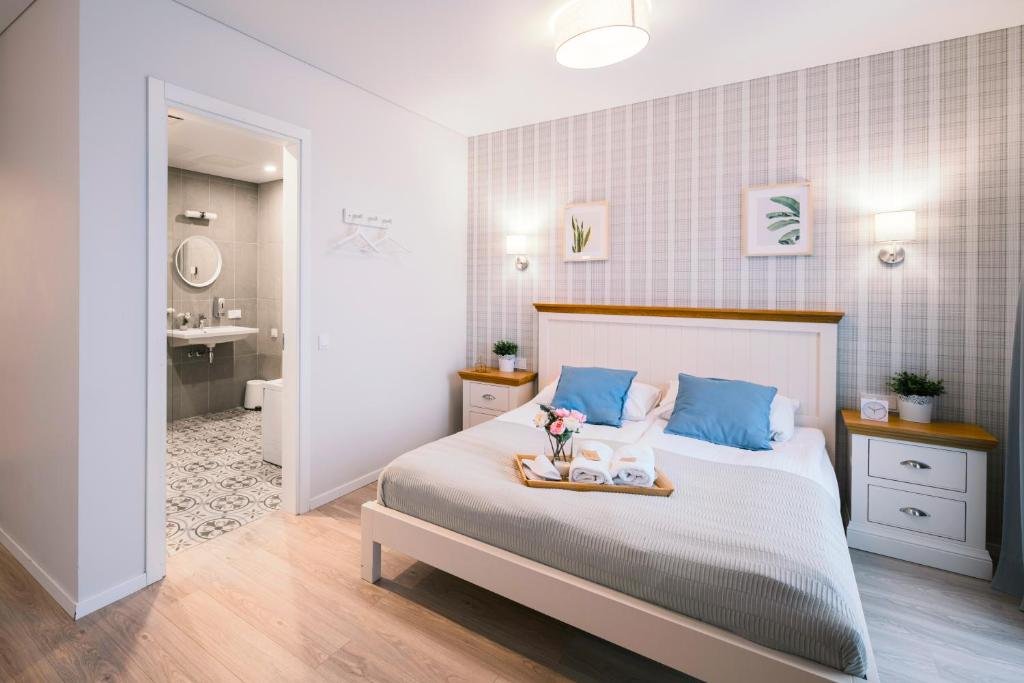 Large Deluxe Room