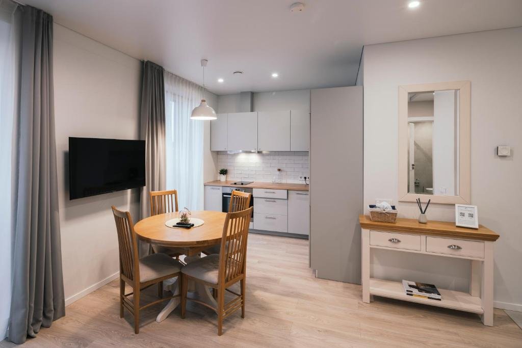 1 Bedroom Apartment with Kitchen